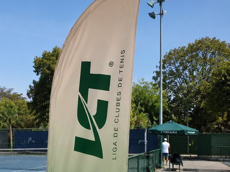 Banderín publicitario tipo pluma impreso en gran formato por GP Estampados